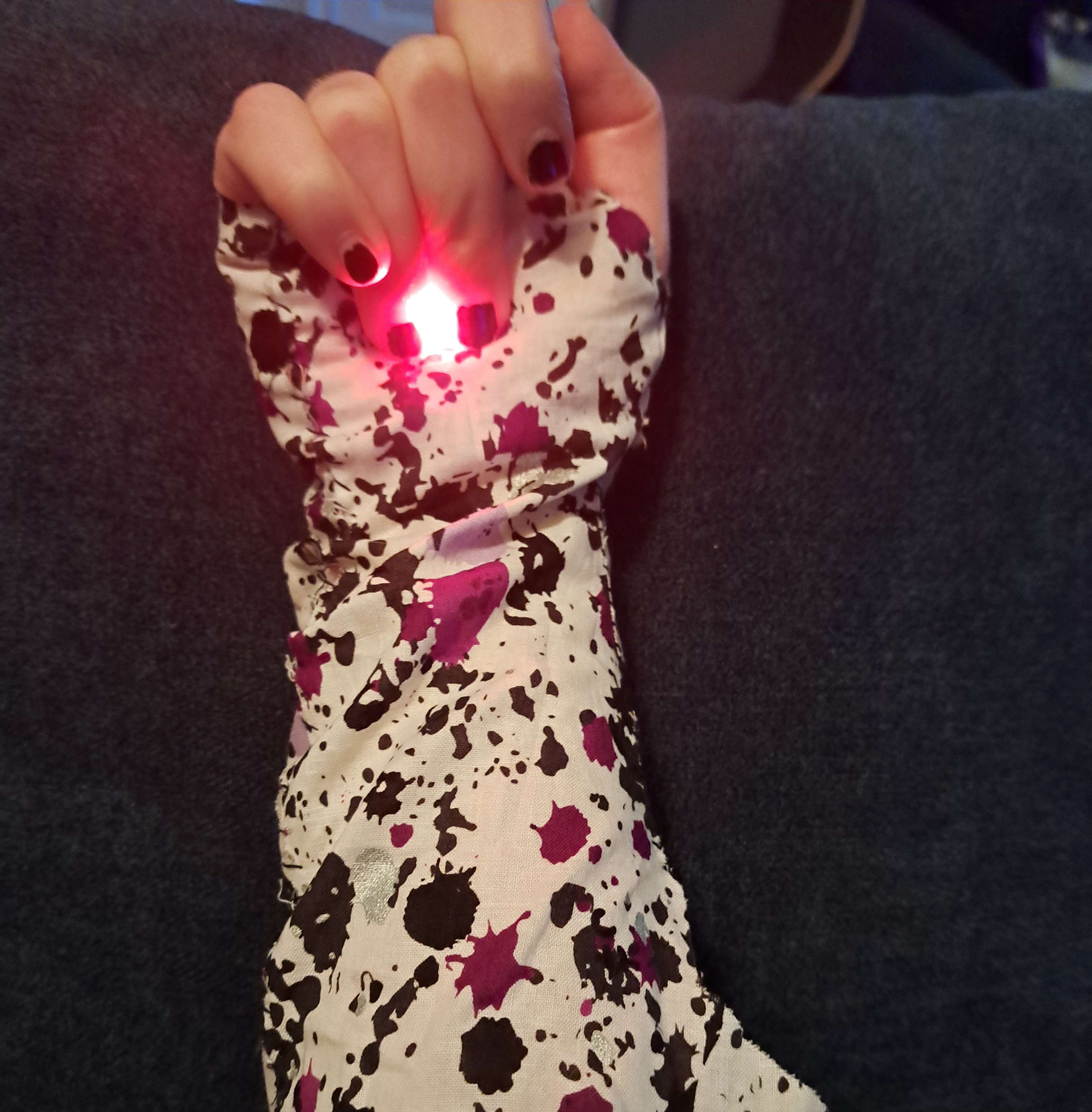 Arm cuff with magnetic closure and palm-mounted LED