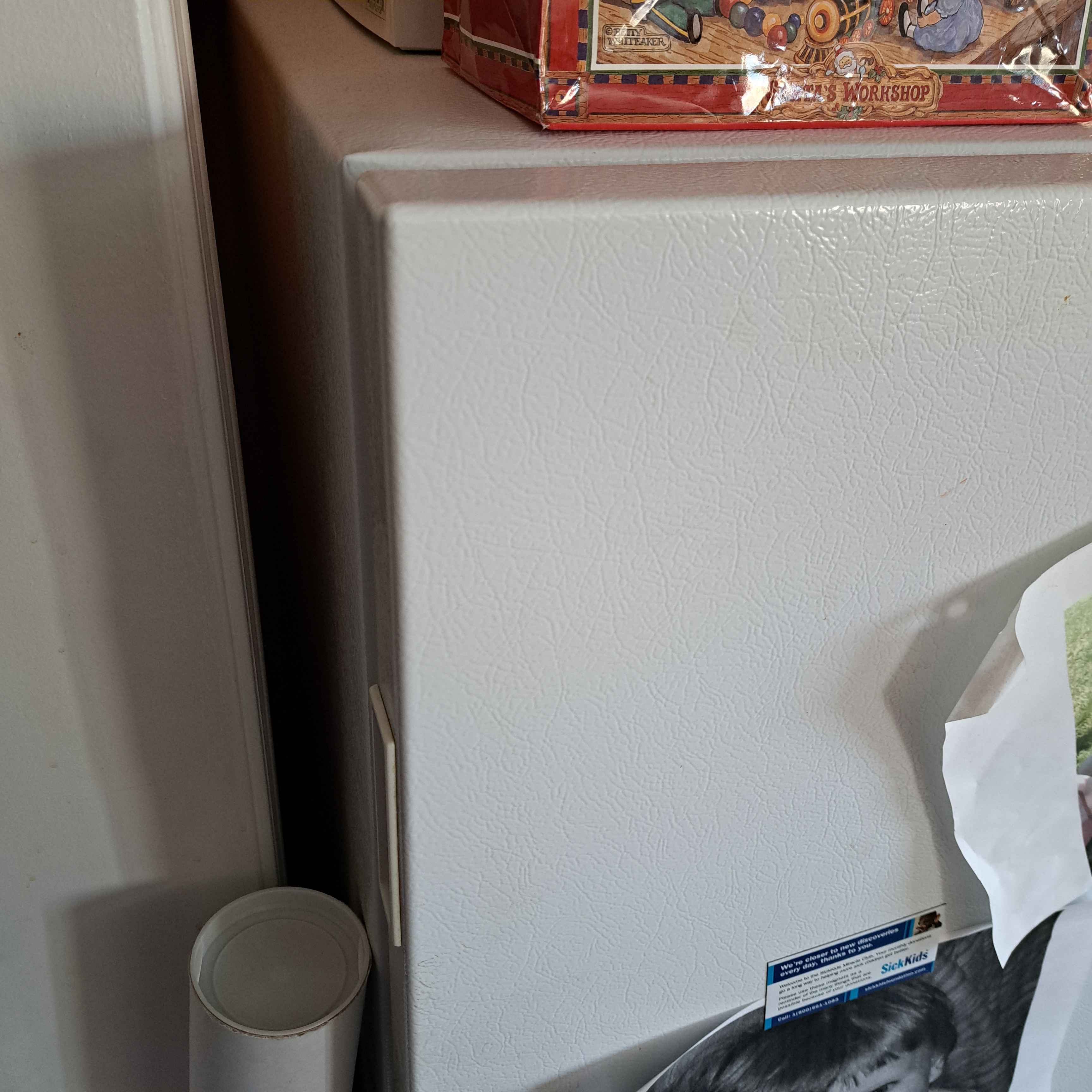 opening and closing the freezer<br><audio controls src='audio/freezer.mp3'></audio>