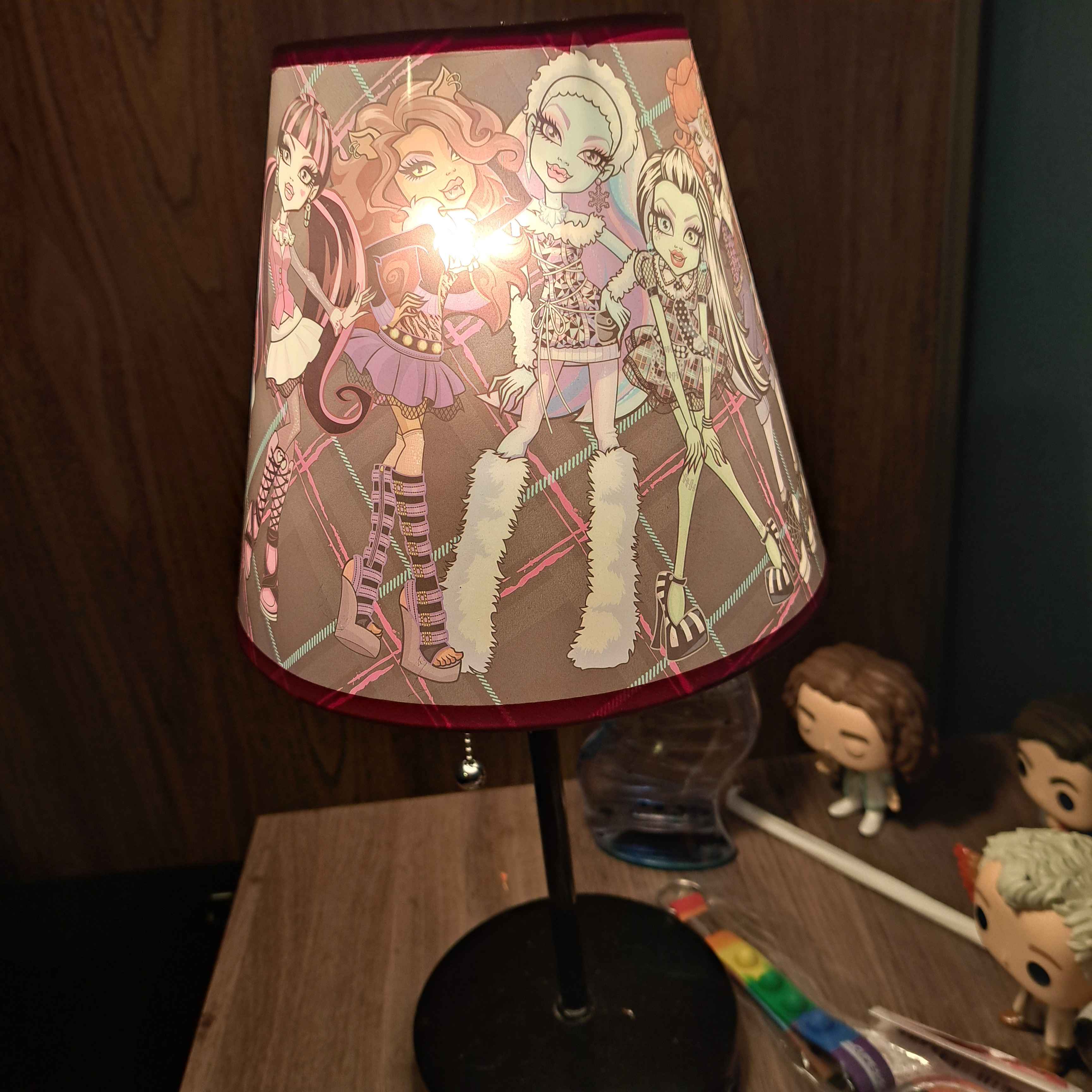 lamp cords just have a cool sound<br><audio controls src='audio/lamp.mp3'></audio>