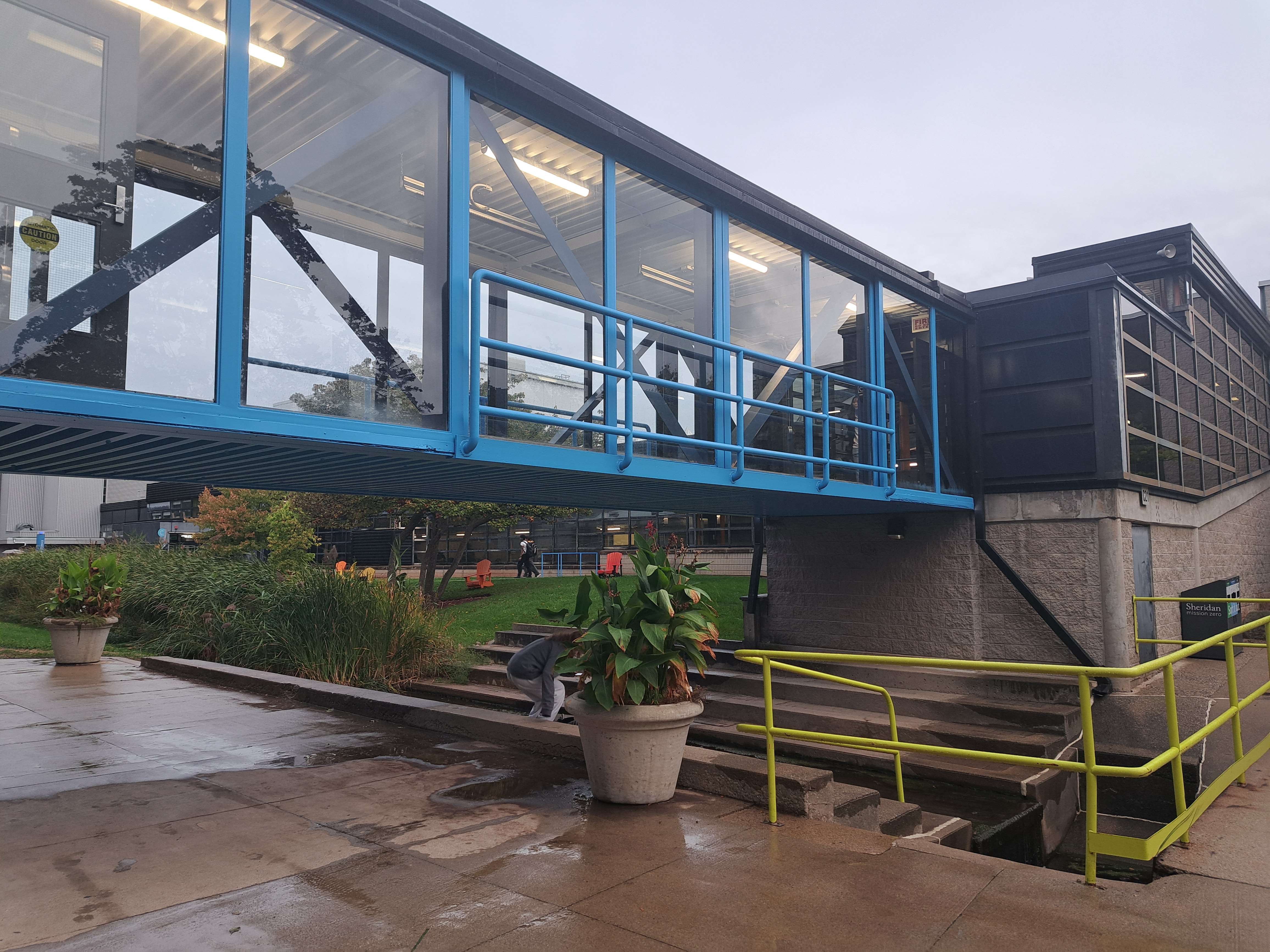 Bridge between B wing - C wing<br>Primary connection point between wings<br>Has exterior & interior supports<br>Creates seamless flow through building